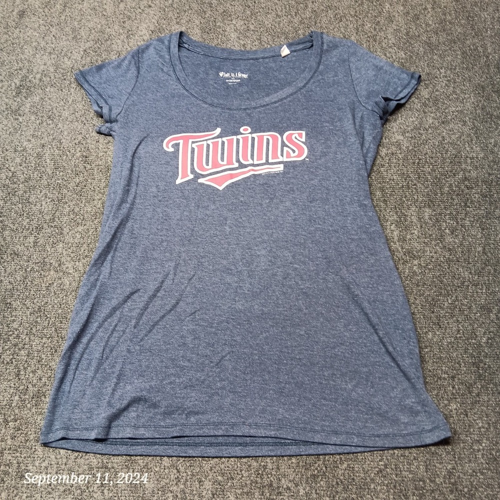 Minnesota Twins MN Shirt Women Large Blue‎ Scoop Neck Short Cap Sleeve MLB